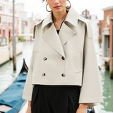 Clara | Kurzer Trenchcoat mit Doppelreiher – Elegant & Zeitlos