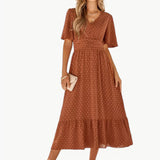 Midi-Sommerkleid mit V-Ausschnitt und Taillenbetonung – Locker & Feminin