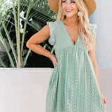 Sommerkleid mit Lochstickerei und V-Ausschnitt – Lockerer Schnitt