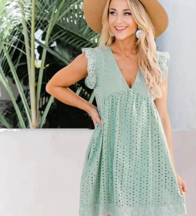 Sommerkleid mit Lochstickerei und V-Ausschnitt – Lockerer Schnitt