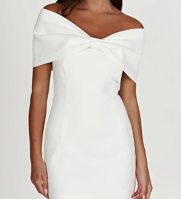 Elly | Schulterfreies Minikleid mit Schleifendetail