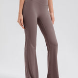 Leonarda | Atmungsaktive Micro-Flare Sporthosen für Frauen