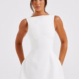 Celina – Weißes Minikleid mit Bubble-Rock & Rückenausschnitt | Elegantes Kleid