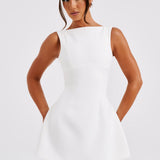 Celina – Weißes Minikleid mit Bubble-Rock & Rückenausschnitt | Elegantes Kleid
