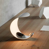 Designer Tischlampe „Halbmond“ – Modernes LED-Lichtobjekt im Mond-Design