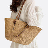 Amara | Trapezförmige Damen-Strohtasche mit Kunstleder-Schulterriemen & Korbstruktur