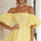 Carolyn | Gelbes Schulterfreies Minikleid mit Puffärmeln und transparentem Karomuster