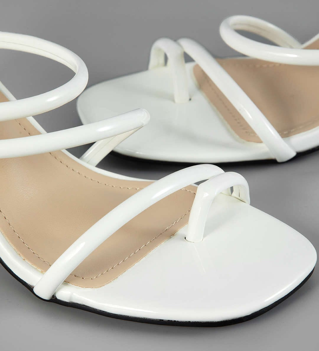 Elegante Sandaletten mit filigranen Riemen