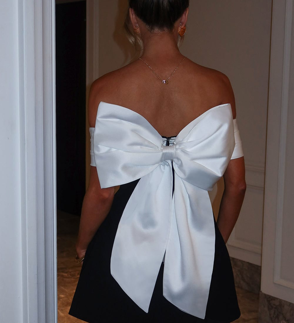 Delta | Schulterfreies Minikleid mit Kontrastierendem Oberteil