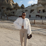 Lia | Luxuriöser kurzer Kunstpelzmantel in Weiß