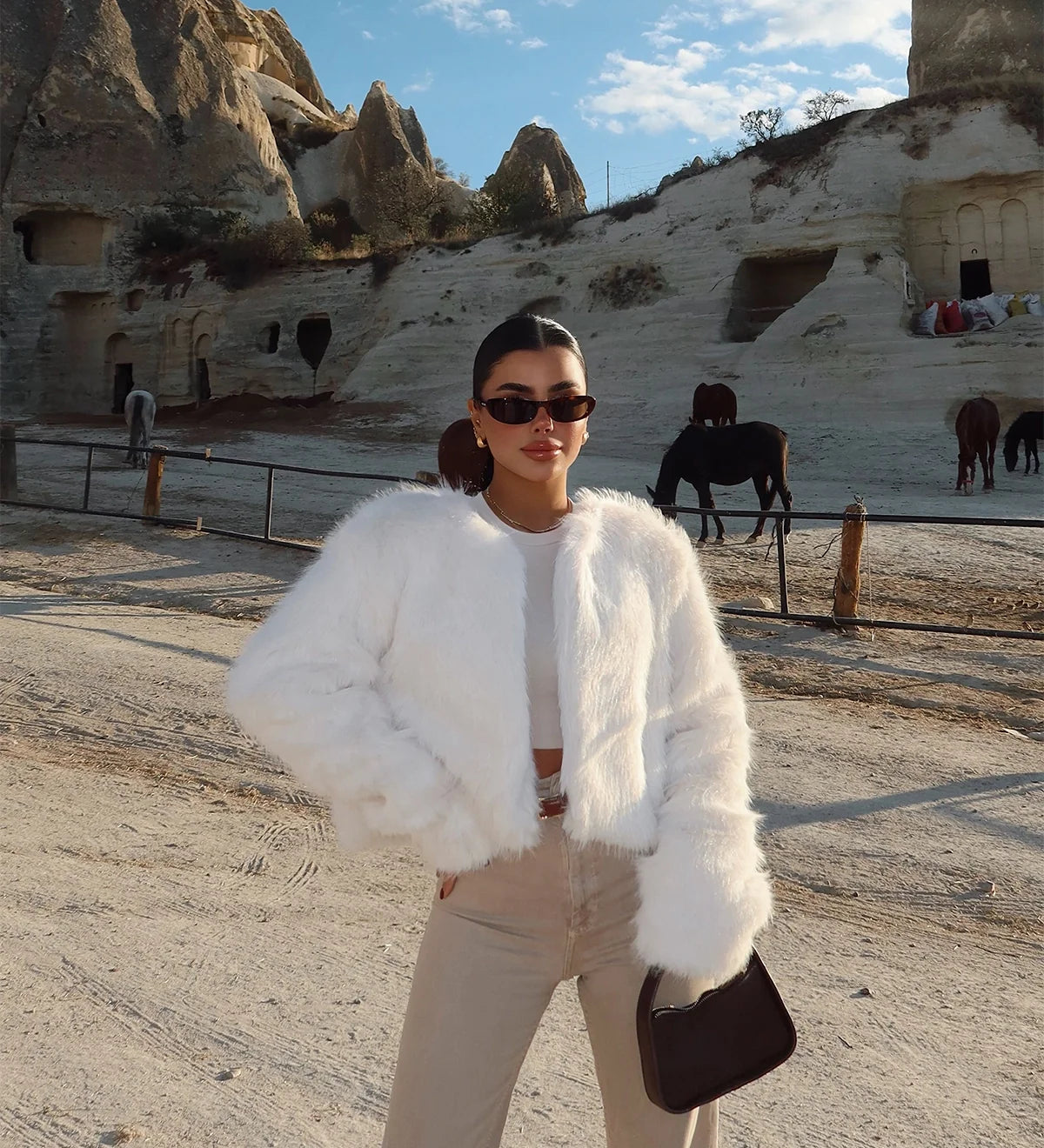 Lia | Luxuriöser kurzer Kunstpelzmantel in Weiß