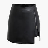 Selene | Moderner Kunstleder-Minirock mit seitlichem Reißverschluss und asymmetrischem Schlitz