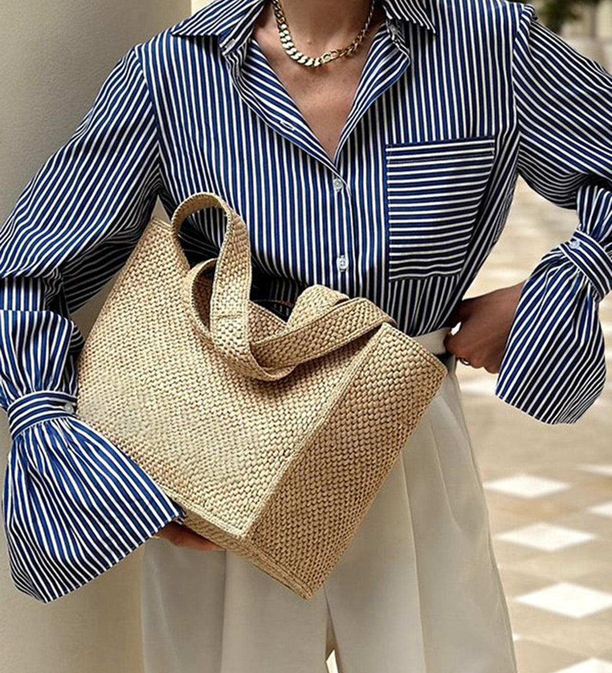 Gestreifte Damenbluse in Navy mit ausgestellten Ärmeln und Brusttasche – eleganter Business-Look von Zendoo

