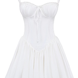 Romantisches Korsett-Minikleid mit Trägern und Rüschendetails