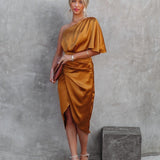 One-Shoulder Satinkleid – Drapiertes Midikleid mit Schlitz & figurbetonter Taille