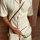 Herren-Shorts-Set mit gestreiftem Kurzarmhemd