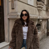 Caroline | Brauner Plüschmantel mit weichem Fellgefühl