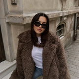 Caroline | Brauner Plüschmantel mit weichem Fellgefühl