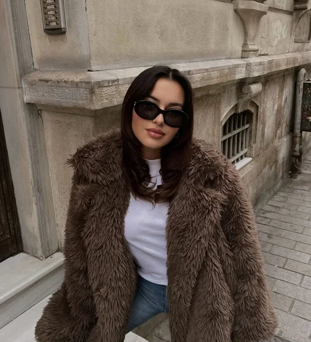 Caroline | Brauner Plüschmantel mit weichem Fellgefühl