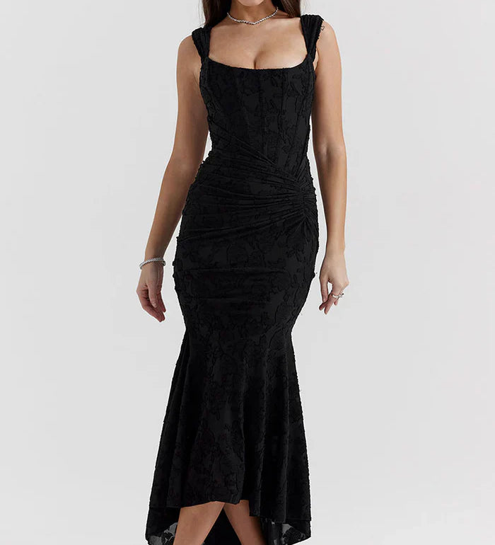 Schulterfreies Spitzen-Abendkleid mit figurbetonter Passform