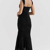 Schulterfreies Spitzen-Abendkleid mit figurbetonter Passform