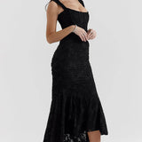 Schulterfreies Spitzen-Abendkleid mit figurbetonter Passform