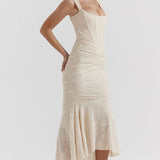 Schulterfreies Spitzen-Abendkleid mit figurbetonter Passform