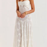 Weißes Boho-Maxikleid mit Schmetterling-Muster | Ibiza-Stil