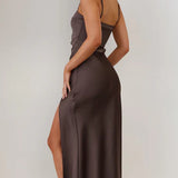 Schlichtes Maxikleid – Satinkleid mit Spaghettiträgern & hohem Schlitz