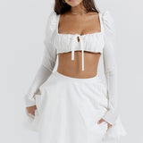 Dagny | Weißes Oberteil mit Puffärmeln und Minirock mit Schleife