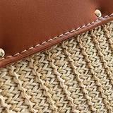 Livia | Kleine Damen-Strohtasche mit schwarzer Kunstleder-Klappe, Henkel & abnehmbarem Schultergurt – Crossbody- & Handtasche für Sommer