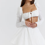 Dagny | Weißes Oberteil mit Puffärmeln und Minirock mit Schleife