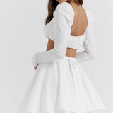 Dagny | Weißes Oberteil mit Puffärmeln und Minirock mit Schleife