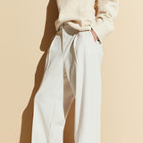 Weite Damenhose mit Bundfalten und geradem Schnitt