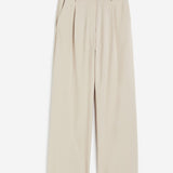 Weite Damenhose mit Bundfalten und geradem Schnitt