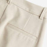 Weite Damenhose mit Bundfalten und geradem Schnitt